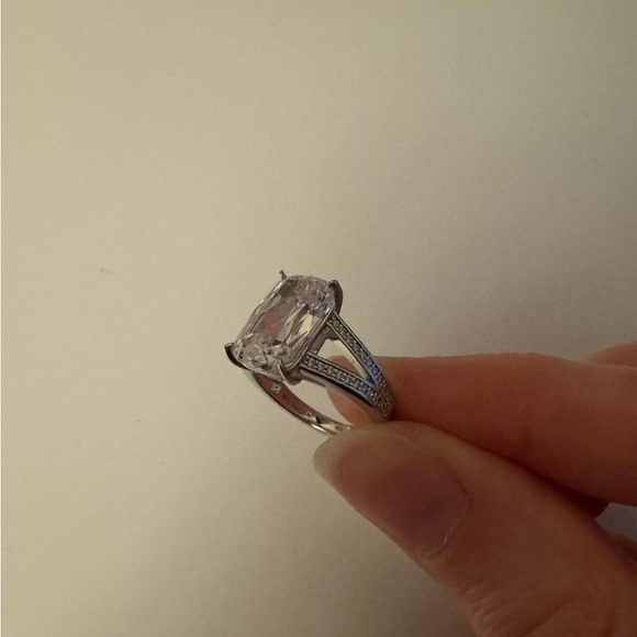 925 Sterling Silver Solitaire Ring - Picture 7 of 9